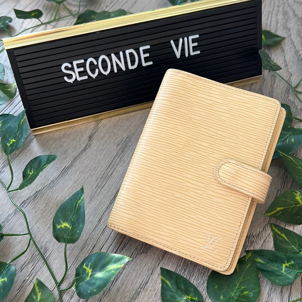 Louis Vuitton Small Ring Agenda Cover in light yellow Epi leather